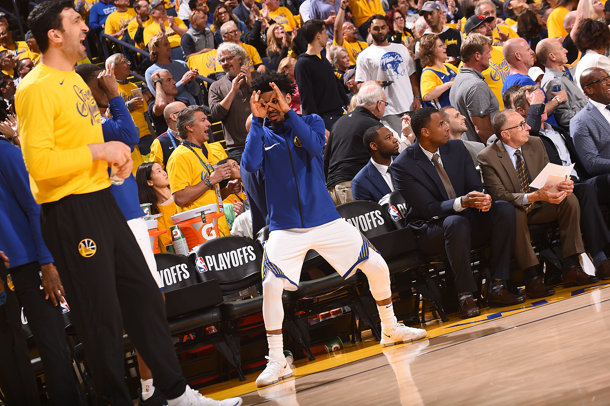 KOK体育-勇士队众将齐上阵，团结一致迎战