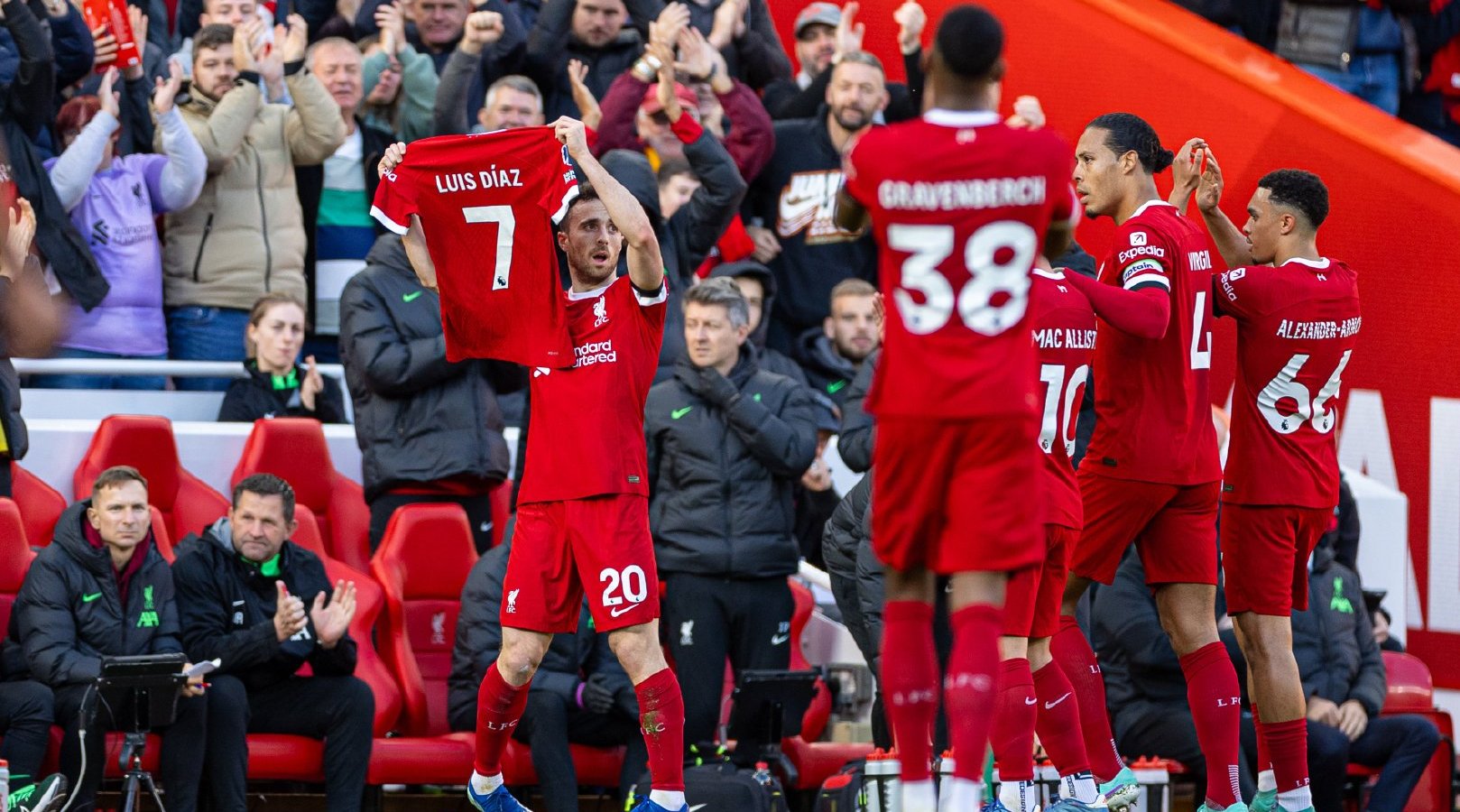 利物浦客场战斗力旺盛赛后表现得意洋洋(利物浦standard chartered)