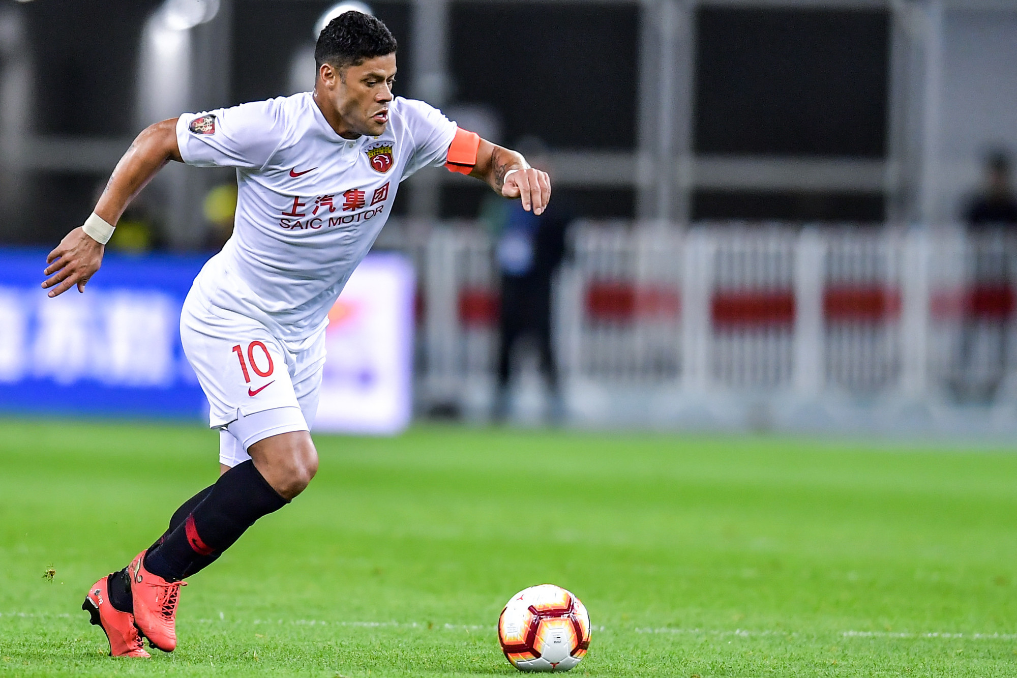 KOK体育-上海上港客场战平大连一方，保持不败的简单介绍