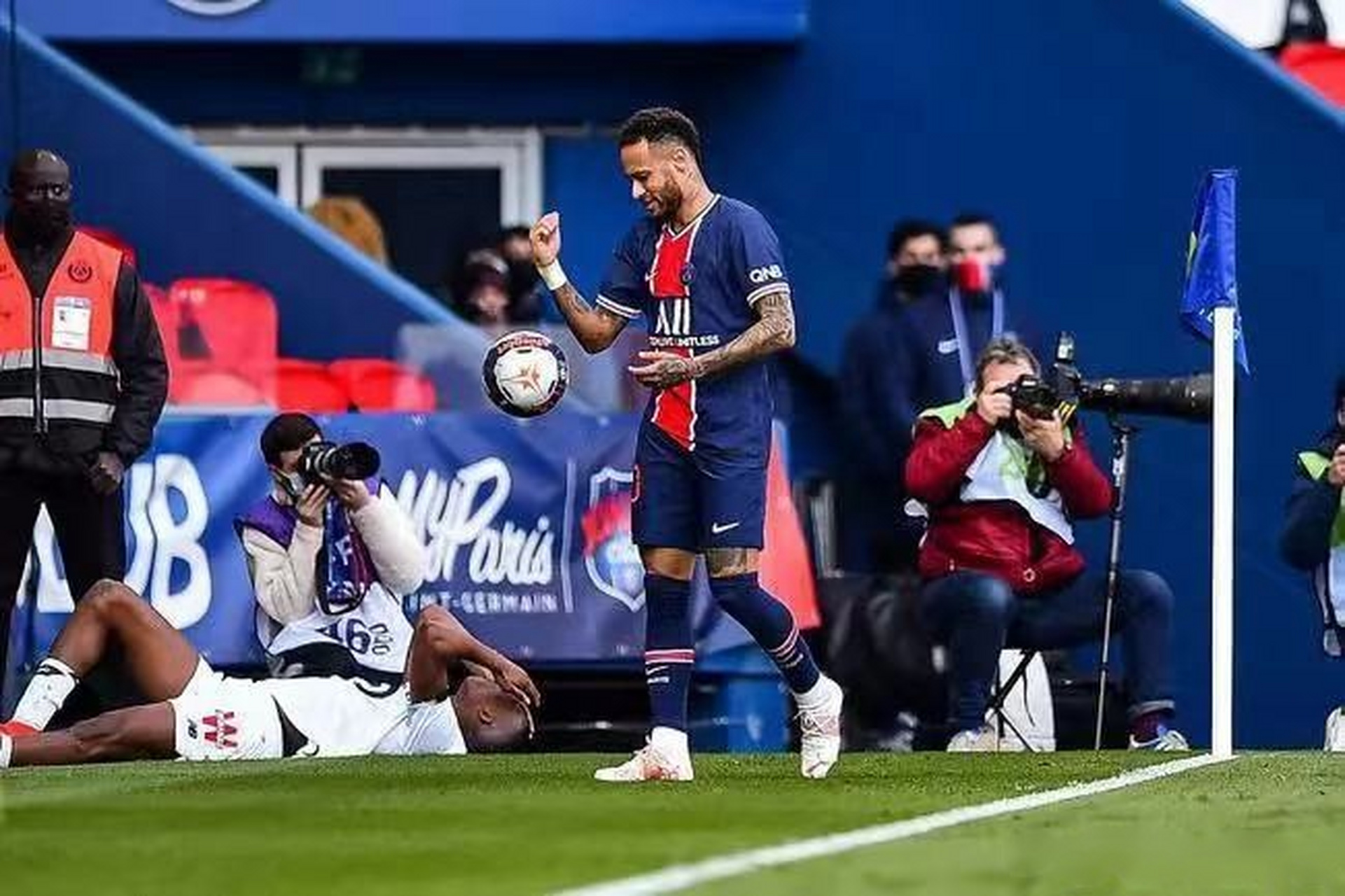 里尔客场小胜尼斯，继续保持争四席位希望的简单介绍